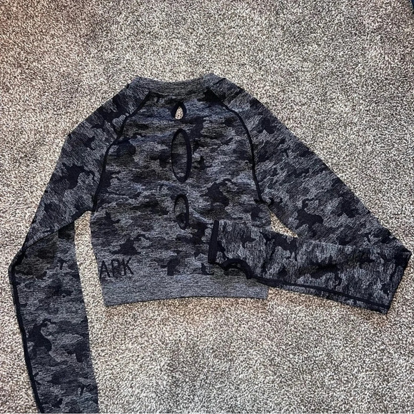 Gymshark Adapt Camo Seamless Long Sleeve Crop Top and Leggings Set - Picture 3 of 16